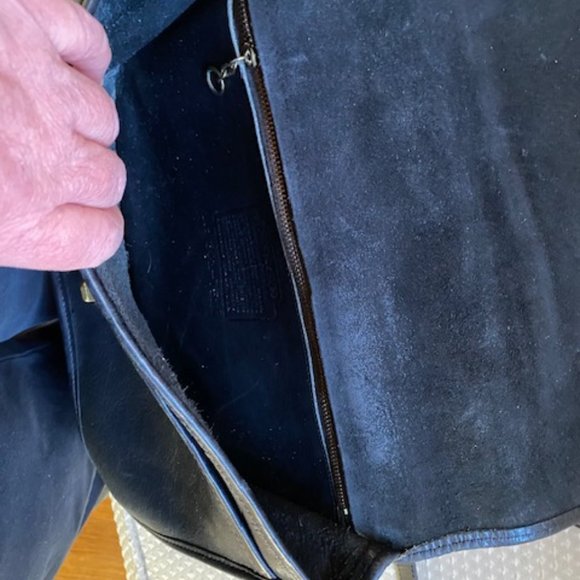 Vintage Coach Black Leather Handbag with Unique Serial Number - Picture 7 of 14